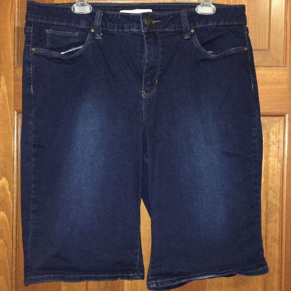 Denim shorts - Picture 2 of 4